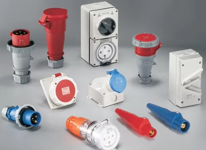 ¿Cómo puede el conector de enchufe industrial mejorar la seguridad y la eficiencia en todas las industrias?